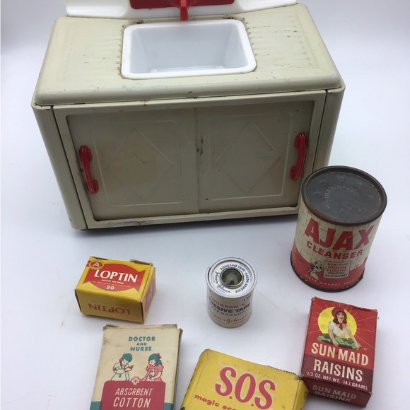 1950’s German Toy Tin Kitchen Set - Picture 3 of 9